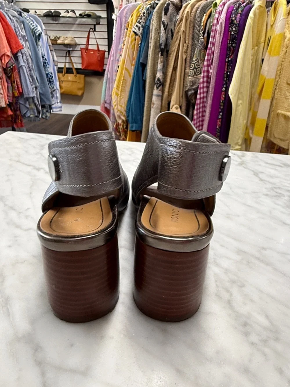 Vionic Valencia Leather Sandal in Metallic Gray Size US6